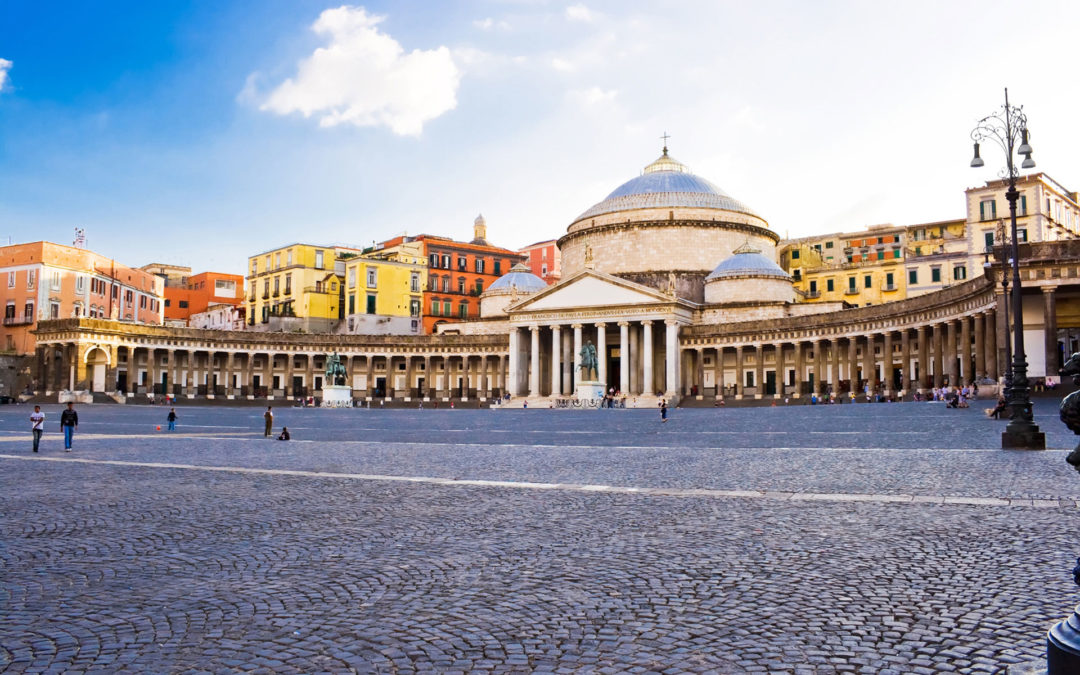 In giro per le piazze di Napoli